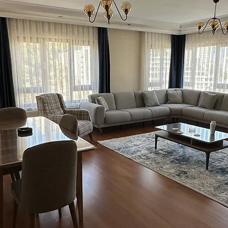 Corner Luxury Apartment *